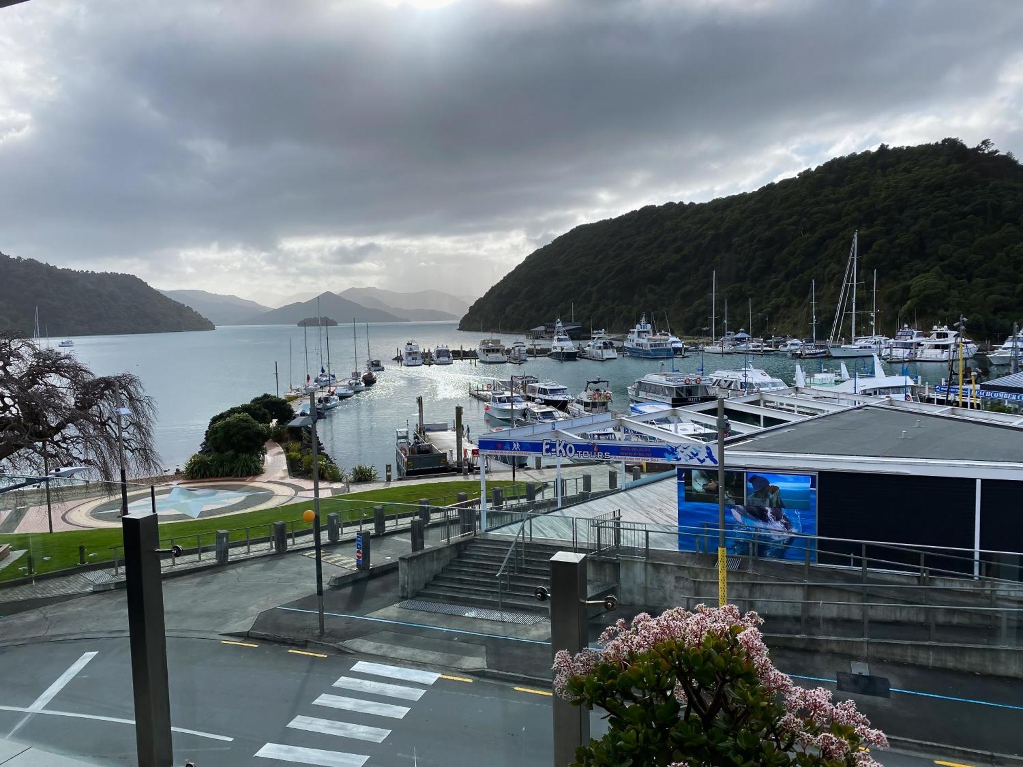 Picton Waterfront Apartments ภายนอก รูปภาพ